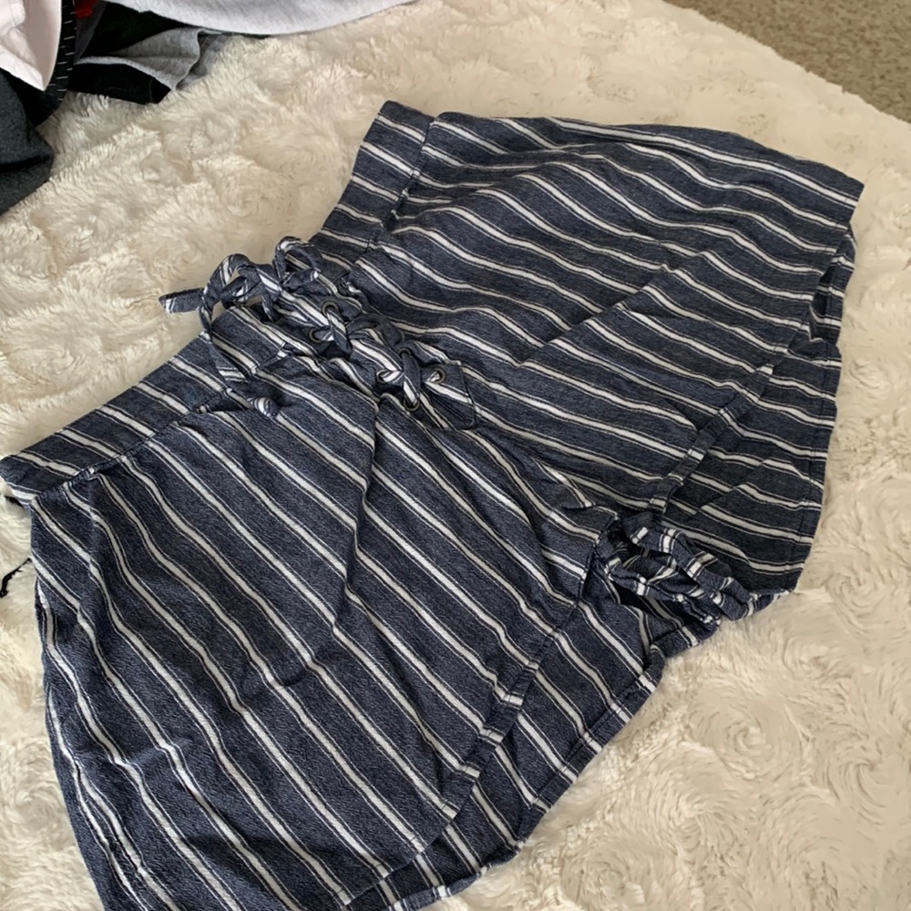 american eagle blue and white striped shorts with adjustable waist